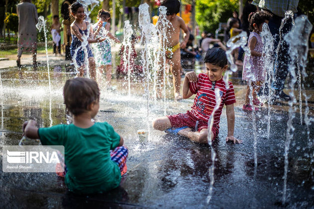 آب بازی تابستانه کودکان