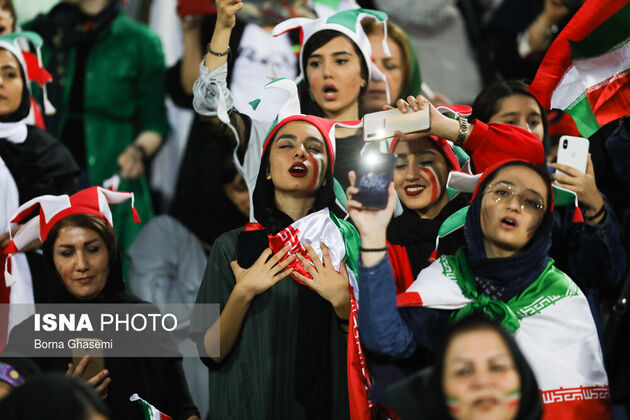 منتخب تصاویر نخستین حضور قانونی زنان ایرانی در ورزشگاه آزادی