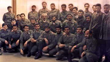 عکسی دیده نشده از هسته اولیه فرماندهان موشکی / از سردار شهید حاجی زاده تا شهید طهرانی مقدم و موسوی + عکس