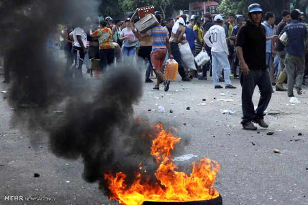 اعتراض به حذف اسکناس ۱۰۰ بولیواری در ونروئلا