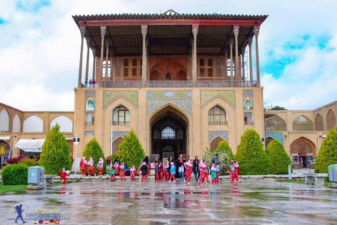 7 میلیون گردشگر خارجی در سال 1403 به ایران سفر کرد؟/ آمارهای خوش‌بینانه و واقعیت تلخ میدانی