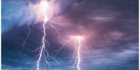 اصابت مرگبار صاعقه به فوتبالیست‌ها در این کشور+ فیلم