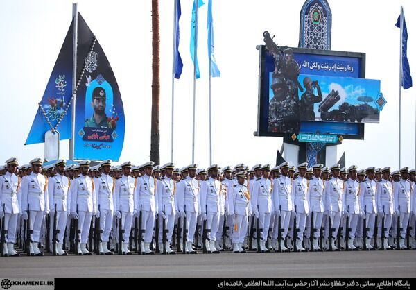 مراسم مشترک دانش‌آموختگی دانشجویان دانشگاه‌های افسری ارتش با حضور مقام معظم رهبری
