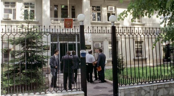 بمب گذاری در سفارت روسیه/ نیروهای امنیتی محل سفارت را محاصره کردند