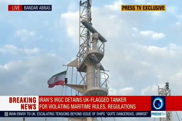 اهتزاز پرچم ایران بر نفتکش انگلیسی(تصویر)
