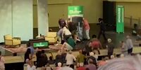 حمله با چاقو به سلمان رشدی در نیویورک + فیلم و عکس