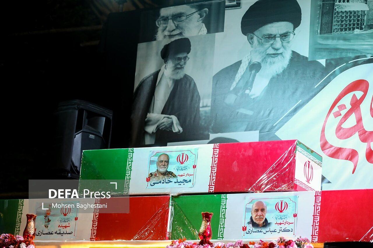 تصاویری از حضور مردم با پوشش‌های متفاوت در بدرقه رئیس شهید اطلاعات سپاه