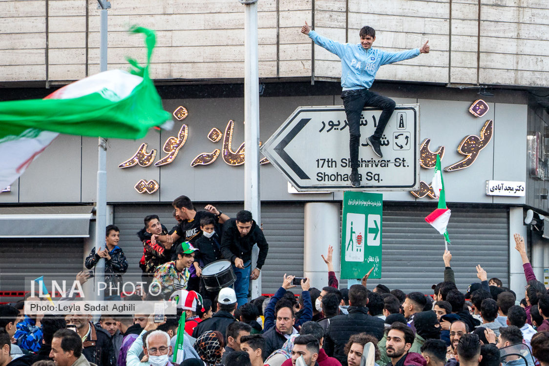 تصاویر| شادی خیابانی پس از یک پیروزی...