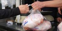 اتفاق هولناک اقتصادی؛ مبادله کالا به کالا برای خرید یک عدد مرغ! /حاضر بودم برای یک مرغ هر کاری انجام دهم