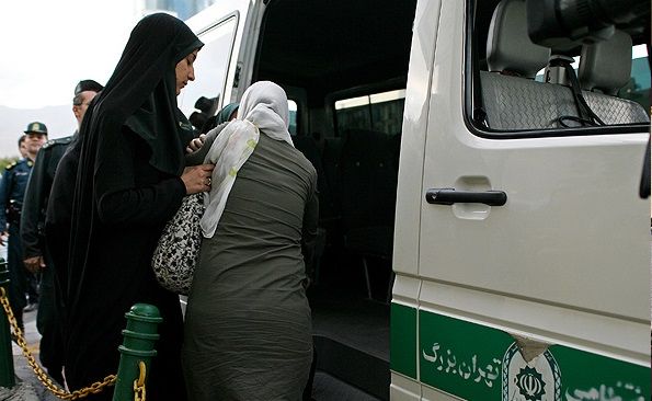 جنجال نماینده روحانی مجلس: از بدحجاب ها جریمه نقدی بگیرید / لباس زیر باید با لباس رو باشد /به هرکسی تذکر می دهم می گوید چشم!