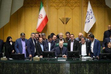 نمایندگان مجلس چقدر حقوق می گیرند؟/ نصیرپور: نماینده ها حق ماموریت و اضافه کار نمی گیرند
