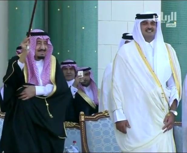 رقص شمشمیر امیر قطر و پادشاه سعودی یک سال قبل از بحران + ویدئو