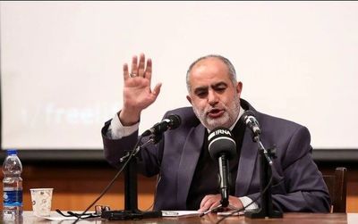 واکنش حسام‌الدین آشنا به ادعای نبویان درباره نامه‌های «به کلی سری» مربوط به رهبر انقلاب