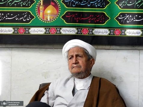 امام خمینی: من آقای صانعی را مثل یک فرزند بزرگ کرده ام
