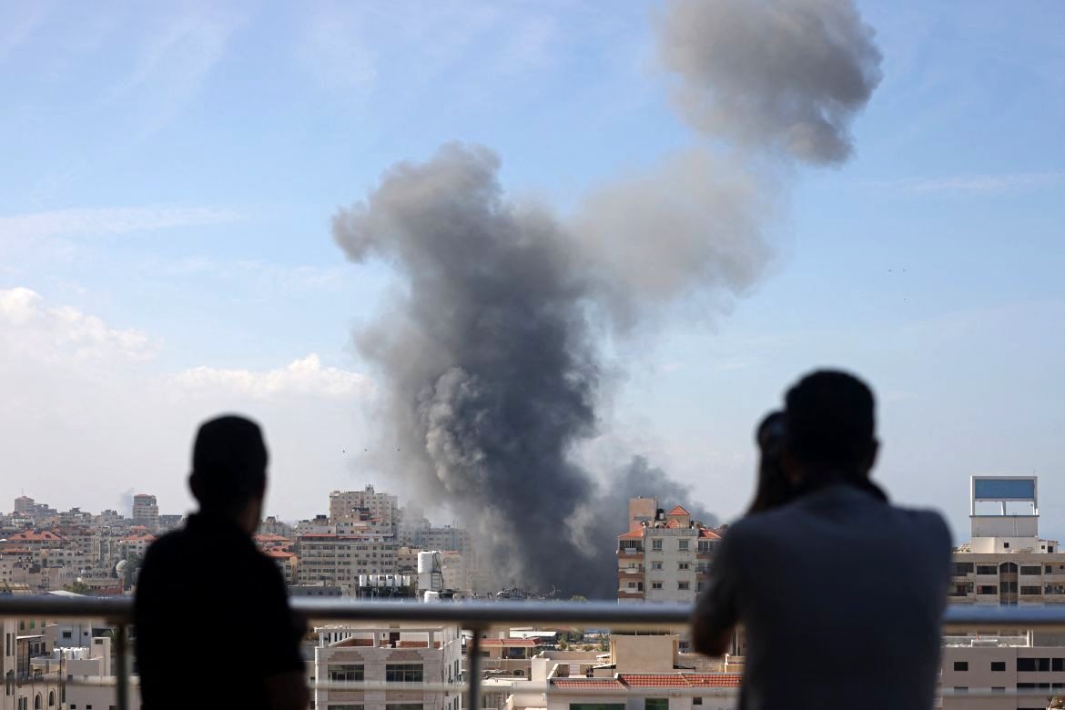 محاصره کامل نوار غزه/  قطع اینترنت منطقه و ادامه حملات سنگین هوایی 