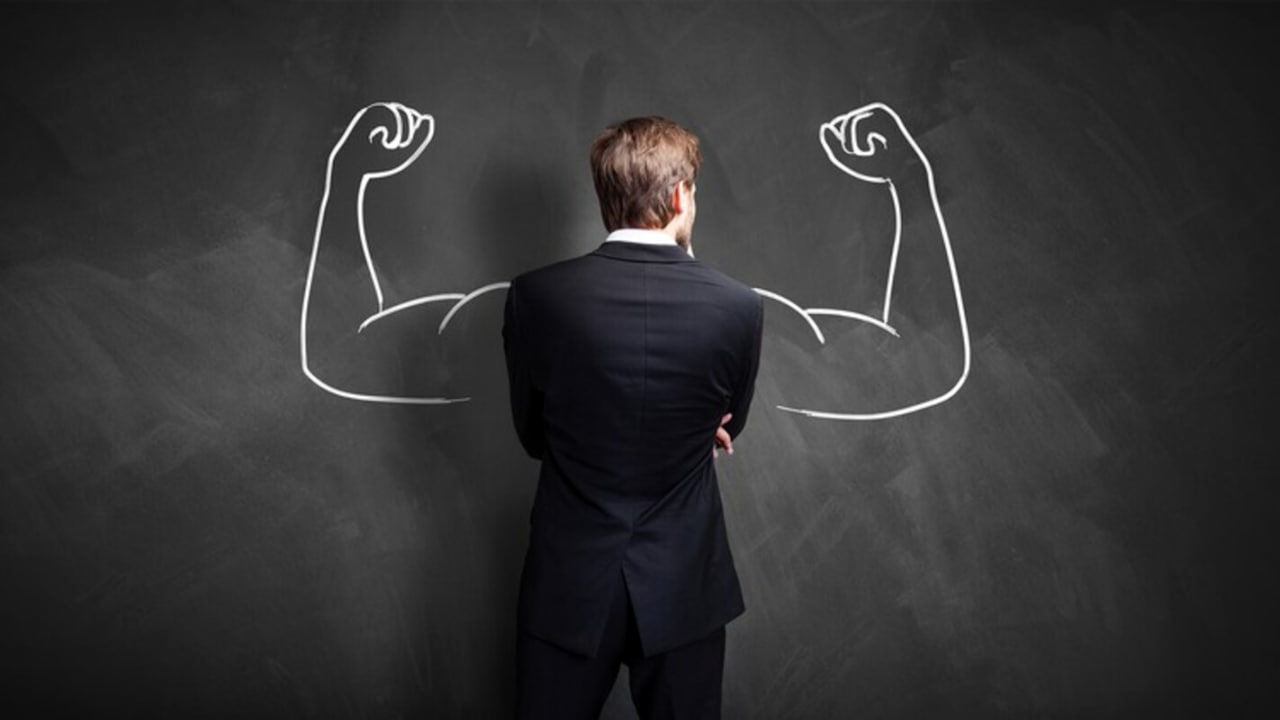 از اتاق تصمیم تا سقوط سازمانی | اعتمادبه‌نفس افراطی مدیران، چگونه بنگاه‌ها را به سقوط می‌کشاند؟