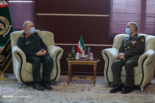 3884939_13.دیدار-فرماندهان-ارشد-سپاه-پاسداران-با-وزیر-دفاع