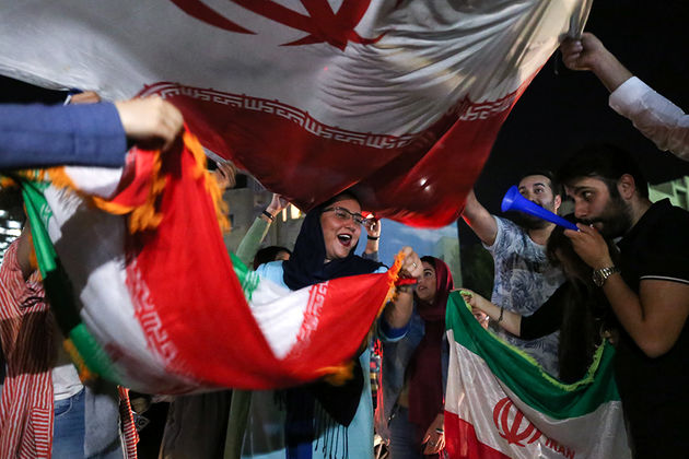 شادی مردم تهران پس از صعود به جام جهانی روسیه (2)