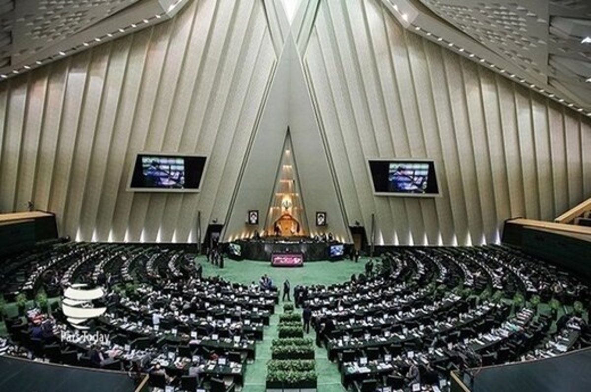 نماینده مجلس: وزیر رنگی نمی خواهیم!