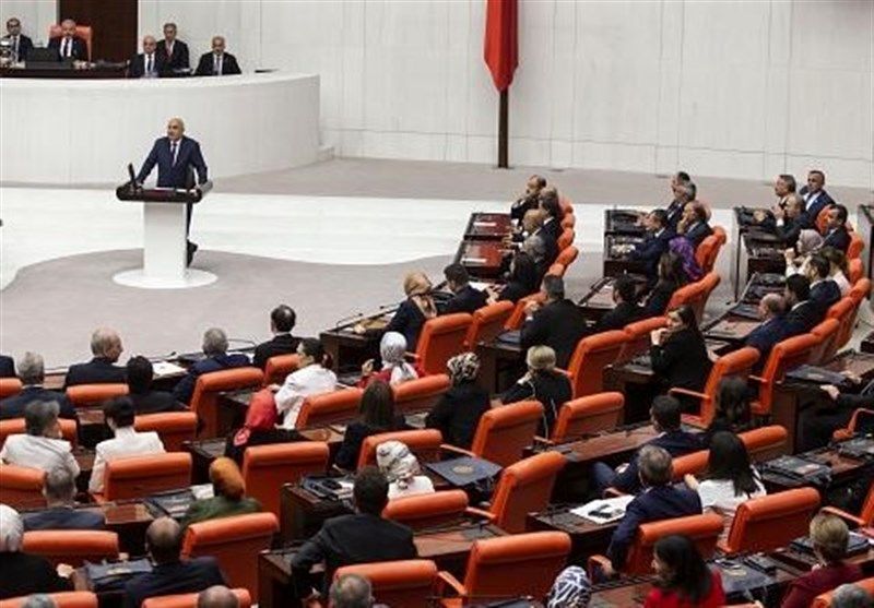 واکنش پارلمان ترکیه به اظهارات جنجالی مکرون