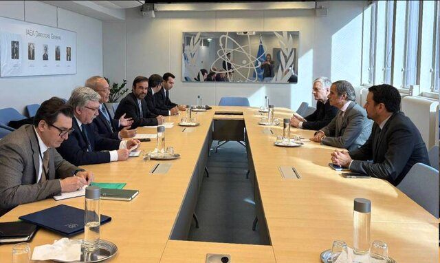 گفتگوی سفرای ایران، روسیه و چین در وین با گروسی برای حل مشکلات