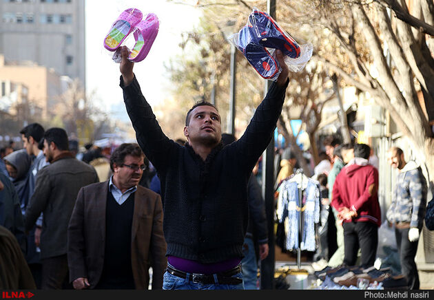 دستفروشی در خیابان ناصرخسرو