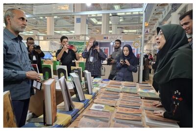 مهاجرانی به نمایشگاه کتاب تهران رفت