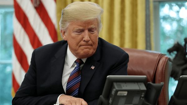 دستور ترامپ برای بررسی مجدد گرین‌کارت مهاجران 19 کشور | ایرانی‌ها زیر تیغ رئیس‌جمهور آمریکا