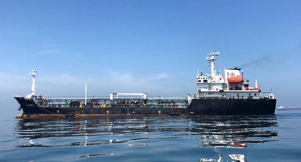 نجات 44 ملوان نفتکش حادثه دیده در دریای عمان توسط ایران
