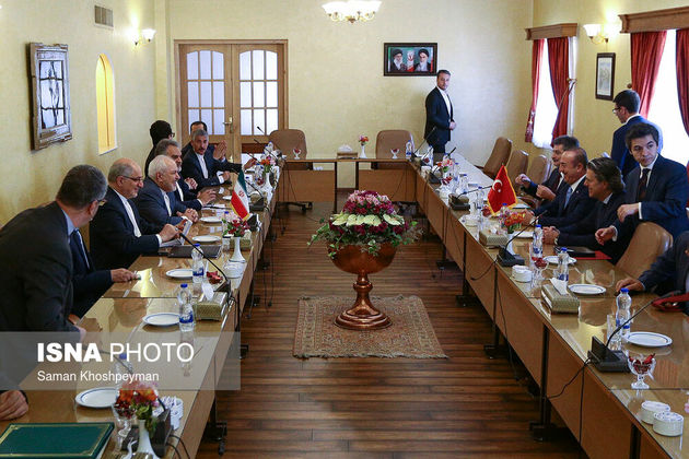 دیدار ظریف با وزیرخارجه ترکیه در اصفهان