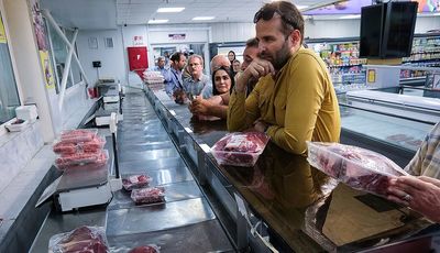 اثر حذف ارز ترجیحی بر بازار گوشت | پوریان: از ابتدای سال واردات با ارز مبادله‌ای انجام می‌شود | سبد پروتئینی مردم باید متنوع شود