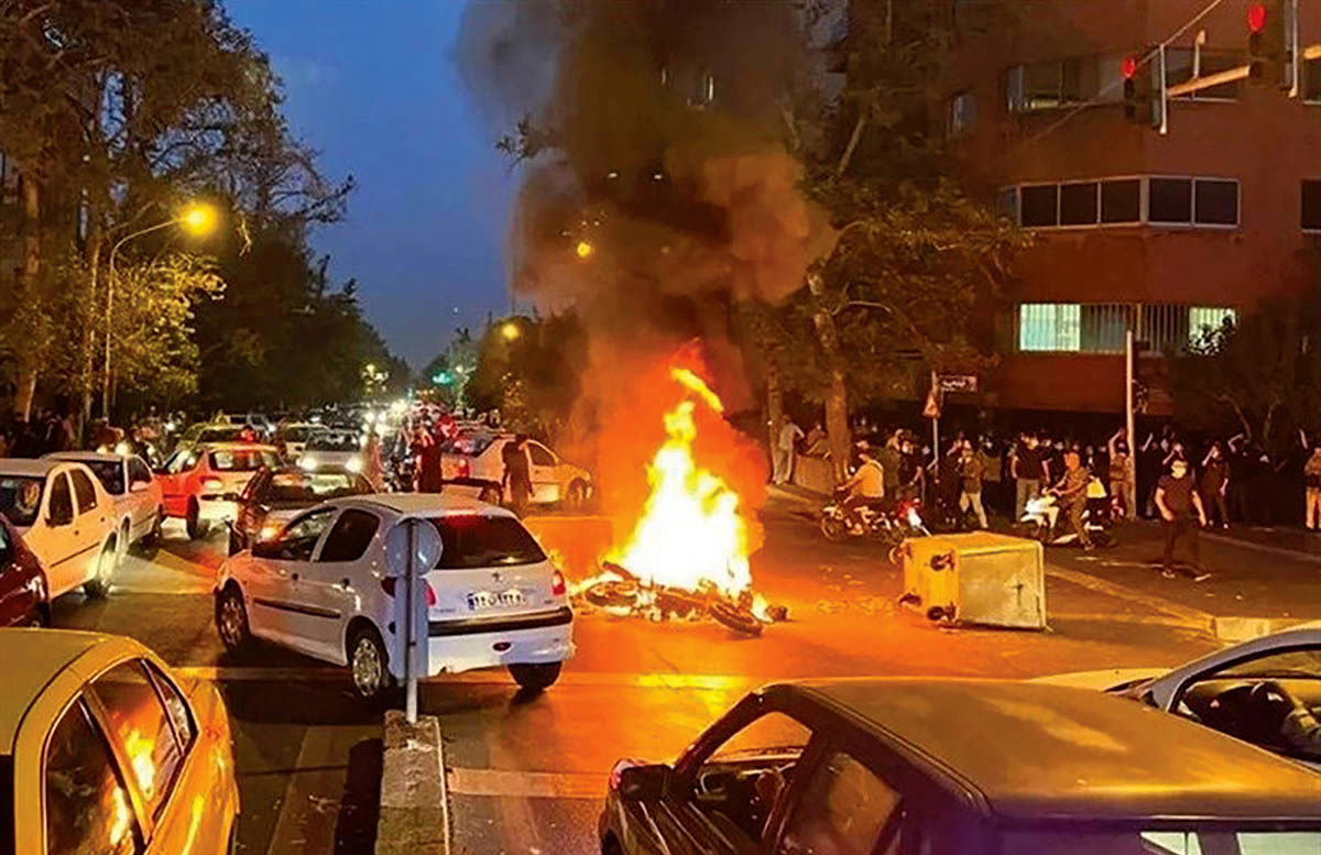 در اعتراضات پنج شنبه شب چه گذشت؟/ شب پرتلاطم ایران