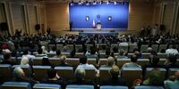روحانی در دیدار با هنرمندان: قبول دارم فشار در زندگی هست، اما مثل گذشته نیست