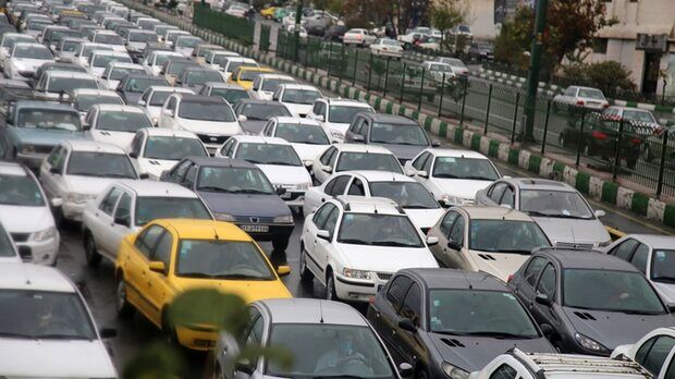 ترافیک سنگین در مسیرهای ورودی به تهران

