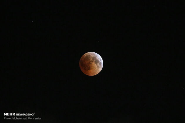 گزارش تصویری ماه گرفتی شب گذشته 