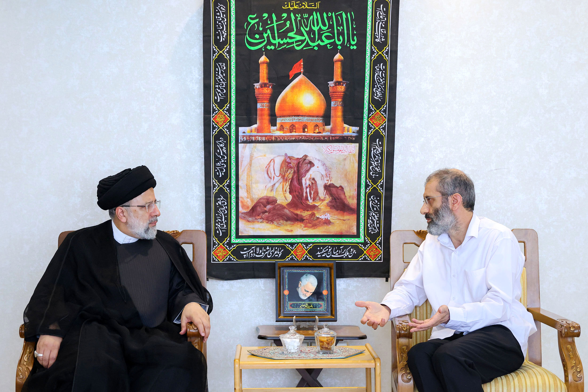 دیدار رئیسی با دیپلمات تازه آزاد شده ایرانی+ عکس