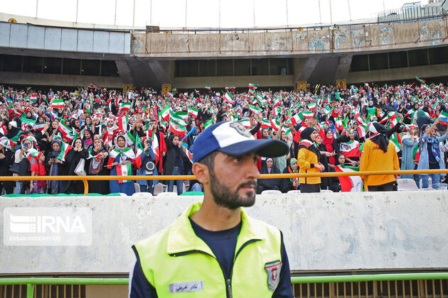 منتخب تصاویر نخستین حضور قانونی زنان ایرانی در ورزشگاه آزادی