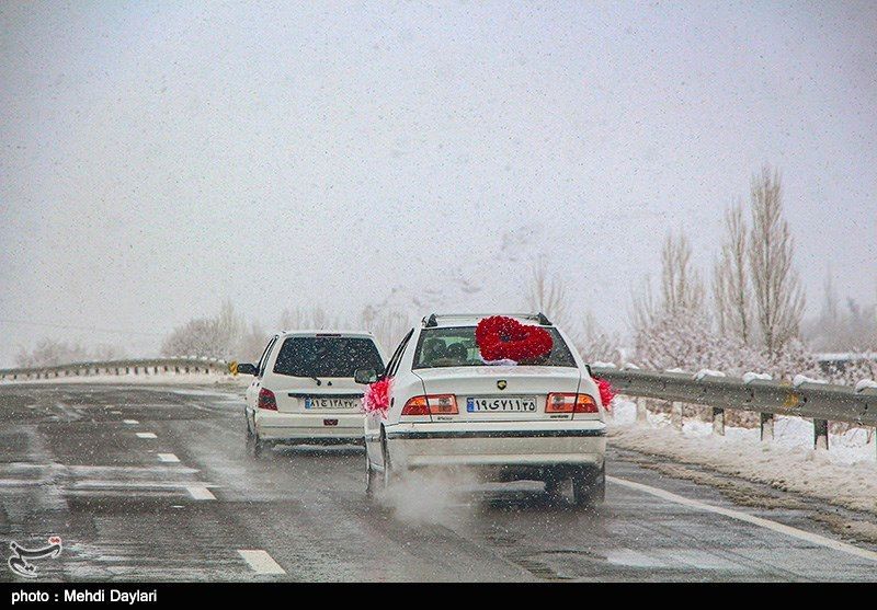 آخرین خبر از وضعیت جاده هراز/برف و باران در جاده های ۱۲ استان