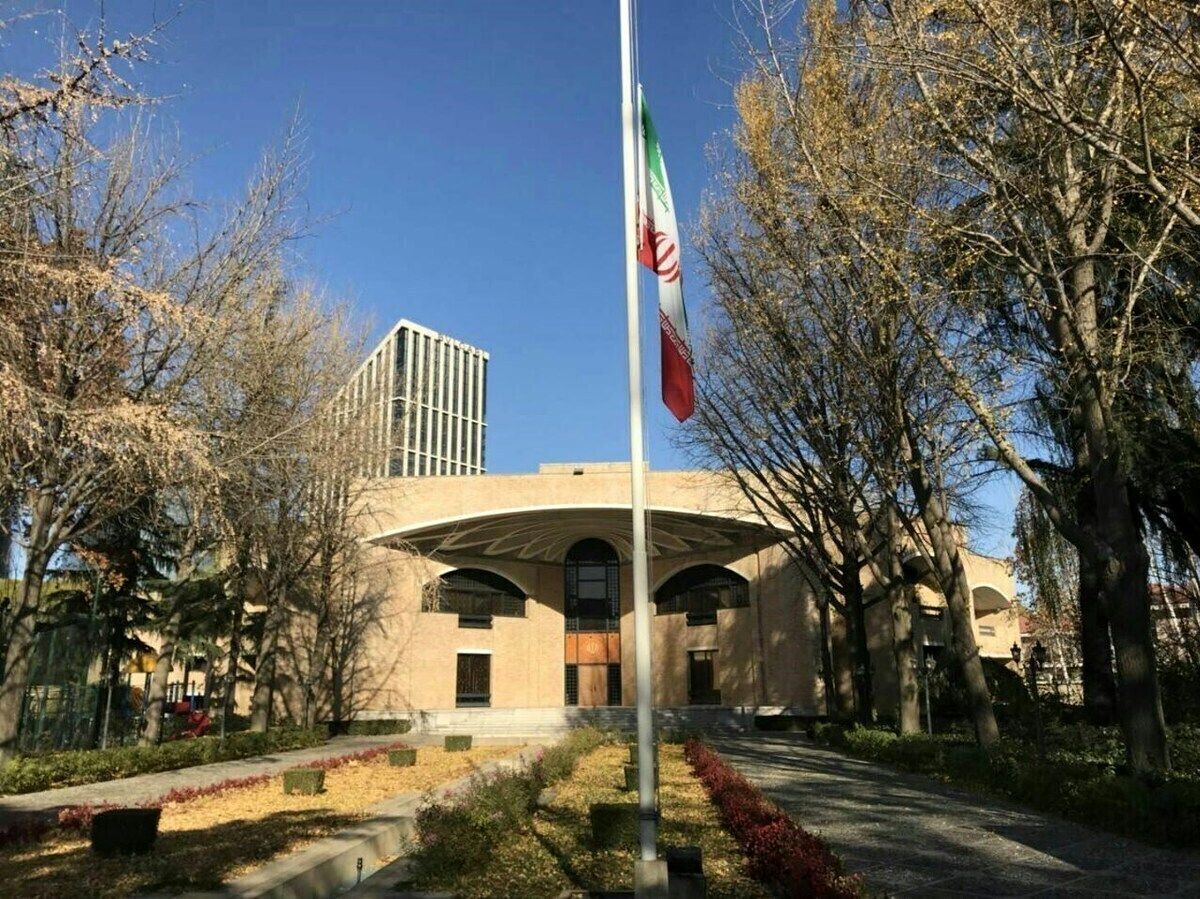 پیام عجیب سفارت ایران در چین / ایران بدون ویزا برای گردشگران چینی!+عکس