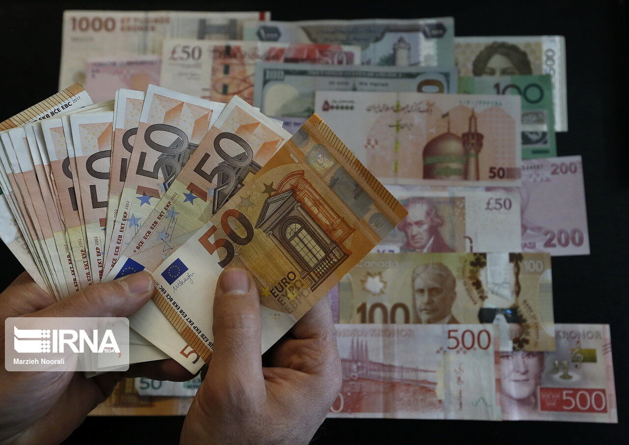 کاهش نرخ رسمی یورو و ۲۳ ارز دیگر