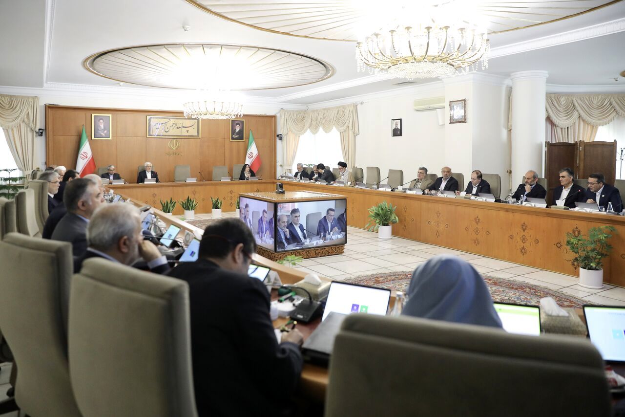 عارف: تریبون‌داران صحبتی که بوی کاهش وحدت و انسجام بدهد را مطرح نکنند