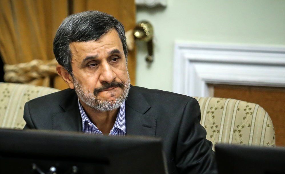 محمود احمدی نژاد آخر عمری در خانه بماند و راز و نیاز کند