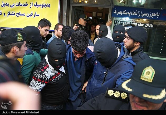 بازسازی صحنه سرقت مسلحانه صرافی‌خیابان فرودسی