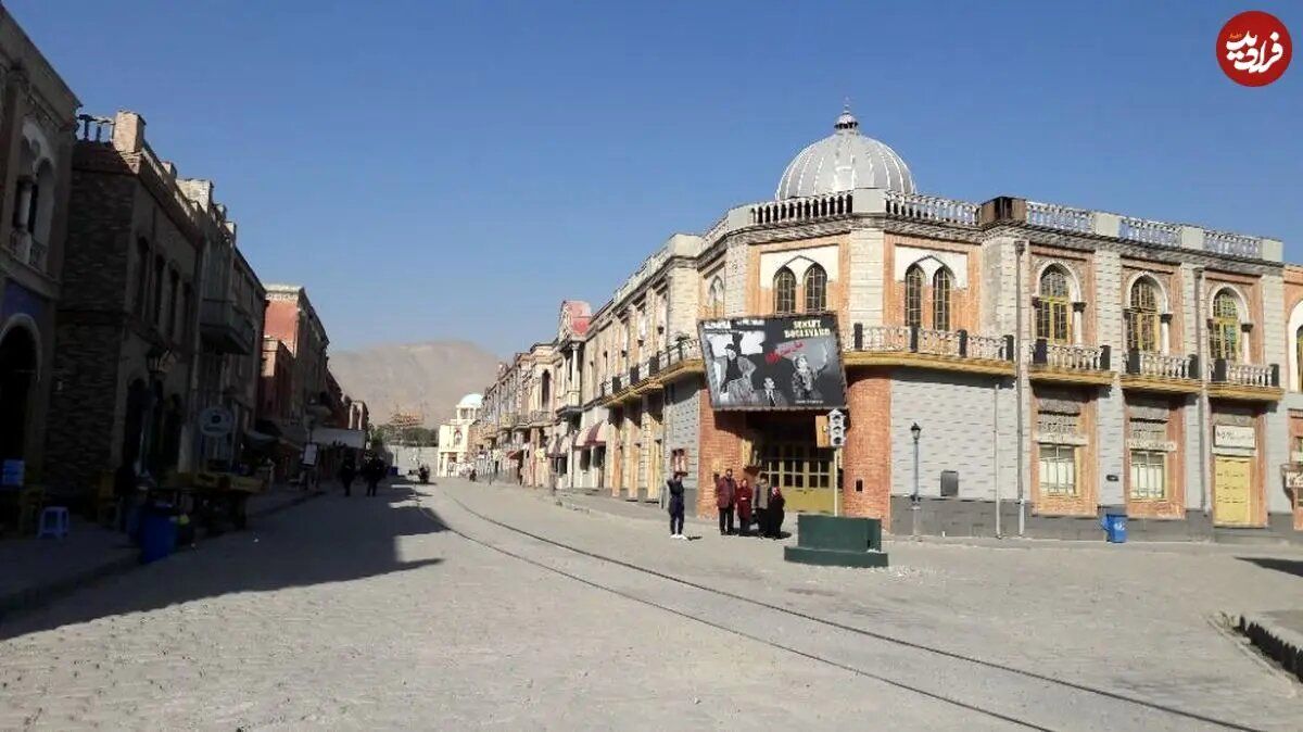 عکس/ خیابان لاله‌زار، مقابل پاساژ گراند هتل؛ سال ۱۳۵۲