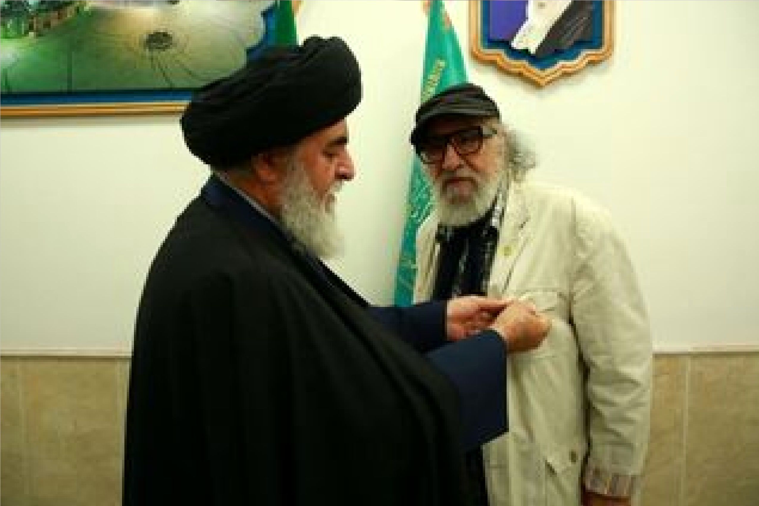 داریوش ارجمند خادم افتخاری مسجد جمکران شد