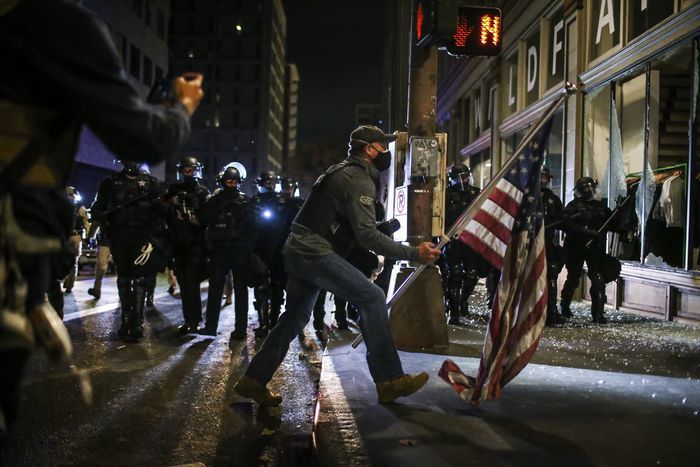 تصاویر ناآرامی‌های پساانتخاباتی در آمریکا/ معترضان مسلح می‌شوند؟