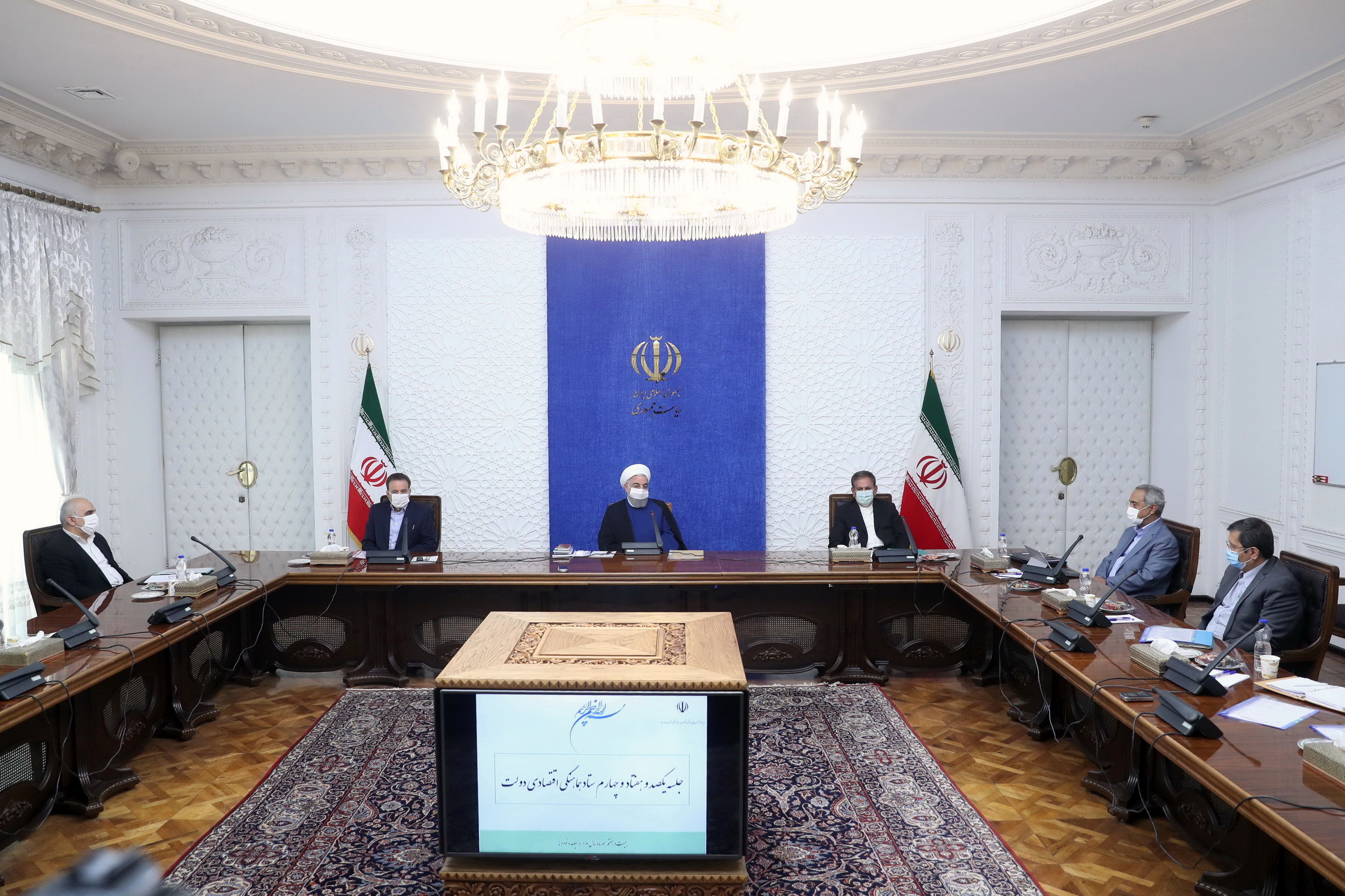 روحانی: دشمن دنبال منازعات داخلی است/ با نوسانات قیمتی مقابله خواهیم کرد