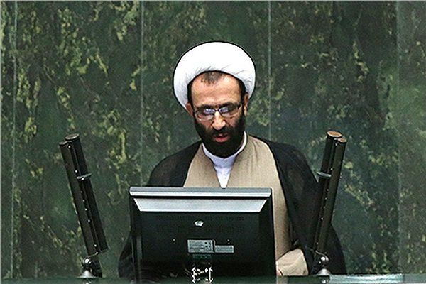 حمله تند به حسن روحانی از تریبون مجلس: خودت سابقه نظامی زیاد داری