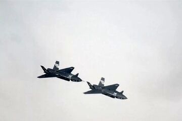 این جنگنده ها خلبان ندارند / پرواز هماهنگ جت‌های بدون سرنشین ترکیه