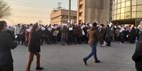 تجمع اعتراضی پرستاران بیمارستان میلاد مقابل ورودی بیمارستان+ تصاویر